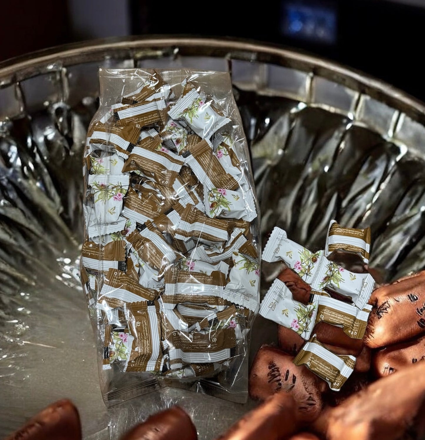 Almond Bar Maghzana Sweet Chocolate - شوكولاتة اللوز ماغزانا الحلوة