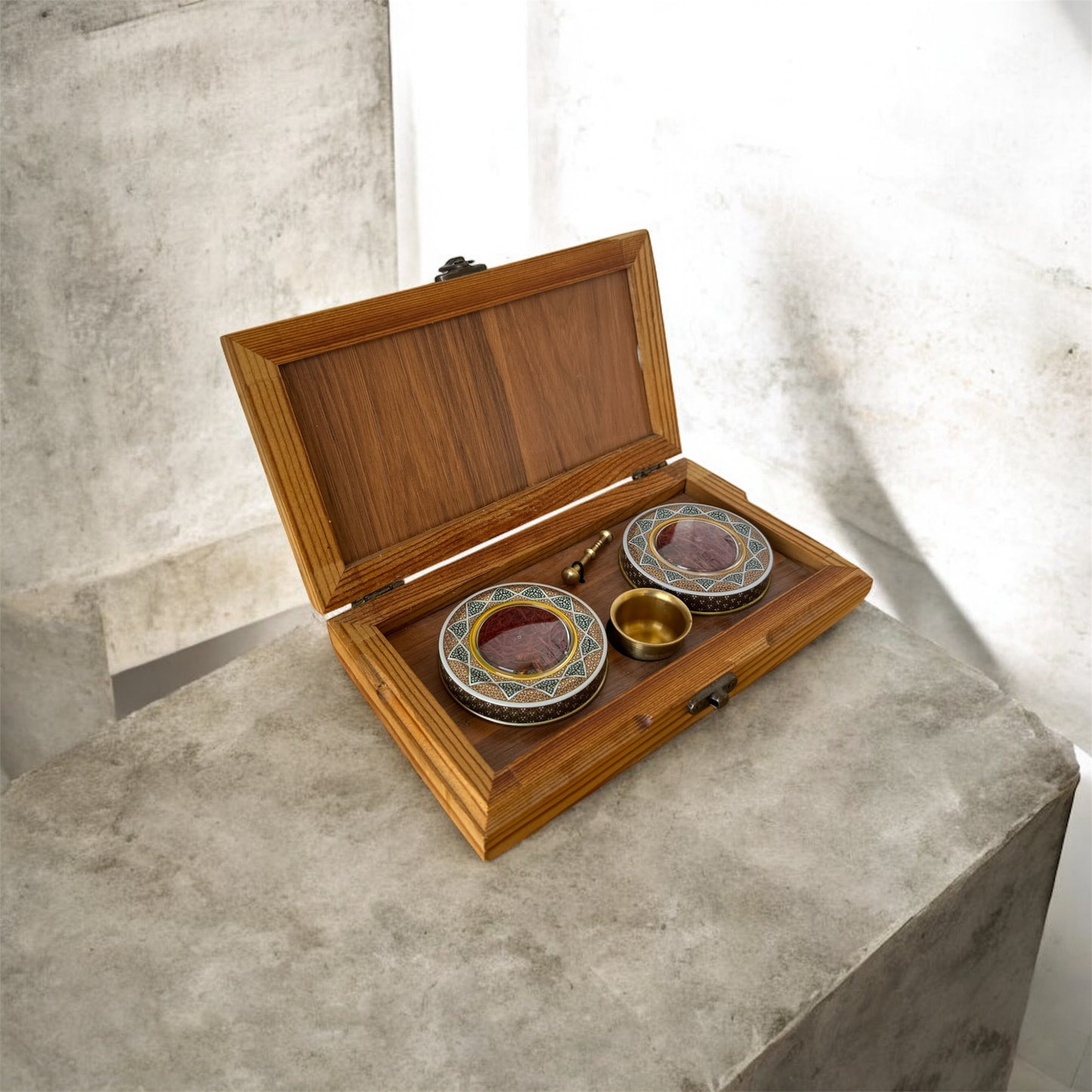 Mohammad Saffron Super Negin 2 × 1 g Gift Box with Grinder – Wooden Box - محمد زعفران سوبر نقي 1×2غرام علبة هدايا