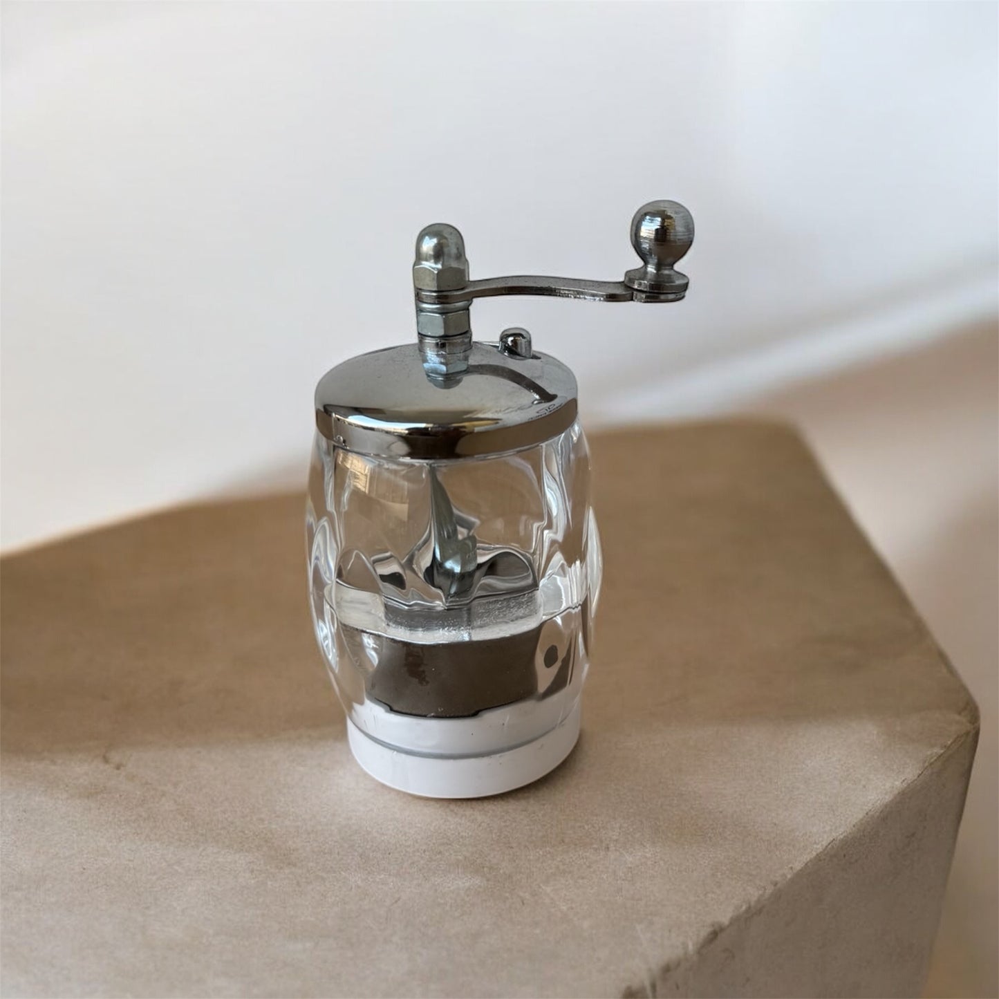 Saffron Grinder - مطحنة الزعفران