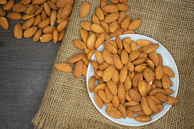 لوز فاخر - Premium Almonds