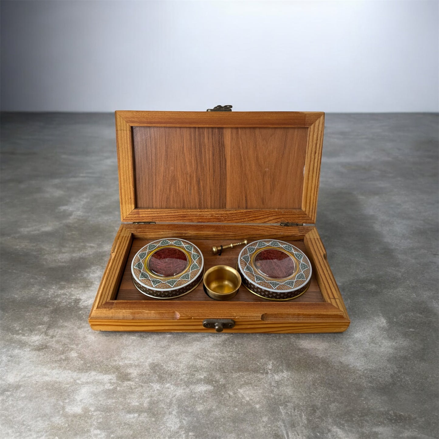 Mohammad Saffron Super Negin 2 × 1 g Gift Box with Grinder – Wooden Box - محمد زعفران سوبر نقي 1×2غرام علبة هدايا